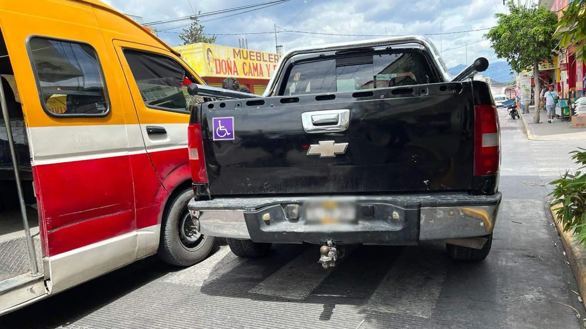 choque entre transporte publico y camioneta particular en Tehuacan